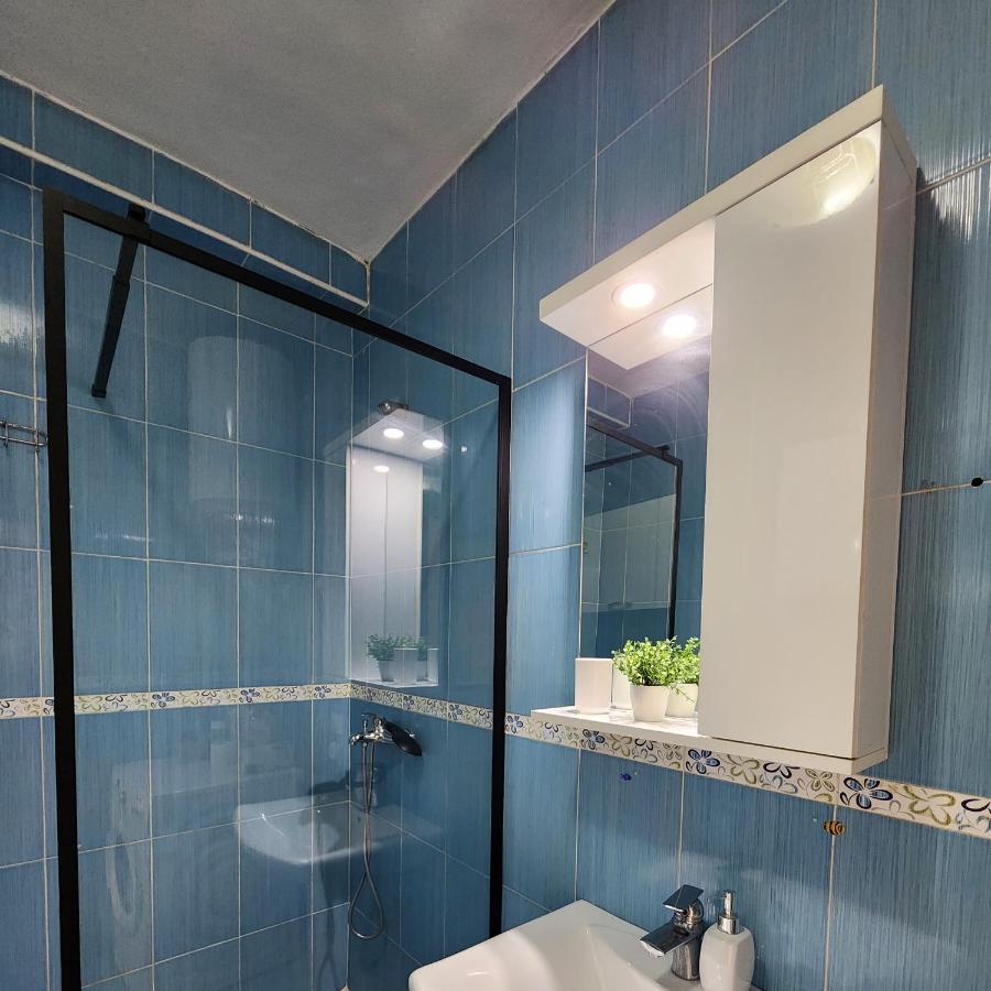 Cozy Sunlit Apartment With Scenic Balcony View Тирана Екстериор снимка